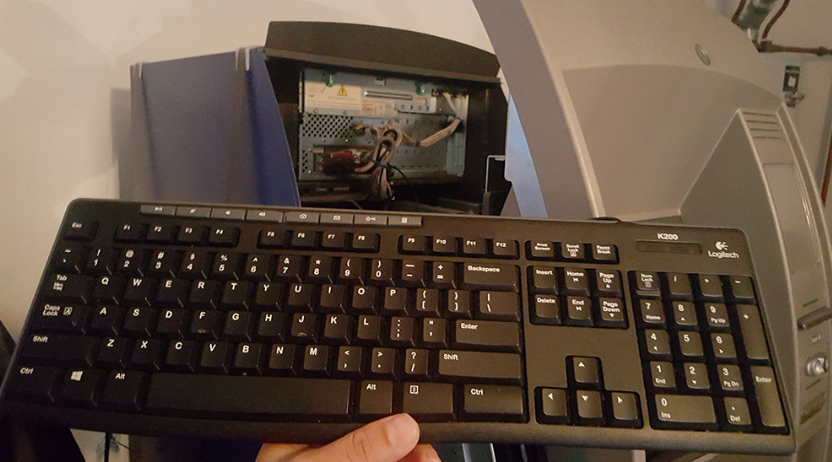 First Jackpotting Attacks Hit U S Atms Krebs On Security - a keyboard attached to the atm port image fireeye